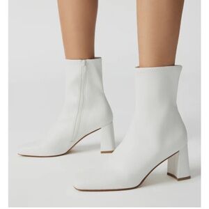 STEVE MADDEN HUSH WHITE BOOTS